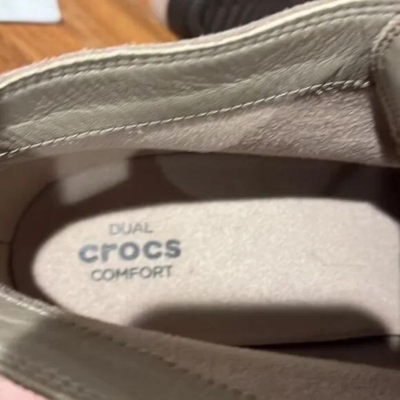 NWOT Crocs Leigh Suede Wedge Shootie Women’s Boot Size 11. - Picture 8 of 9